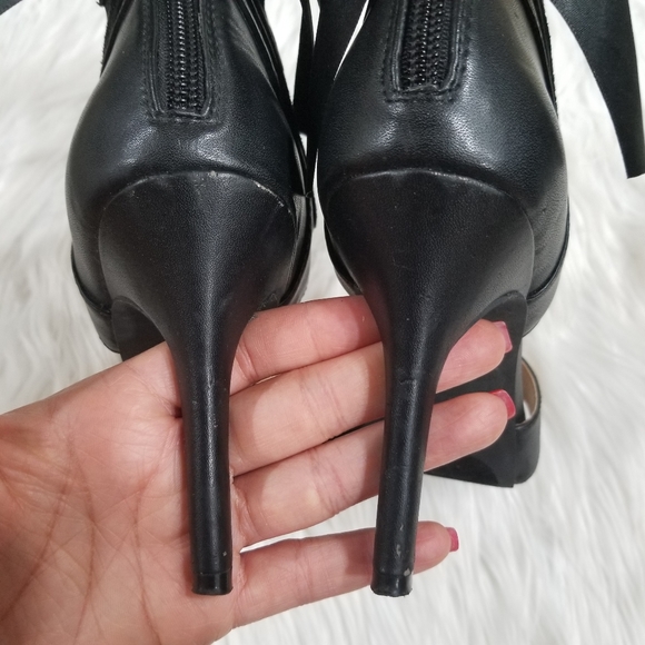 METAPHOR Open Toe Bow Heels Cut On The Black Sides, SIZE 8M, Zipper closure. - Picture 16 of 17